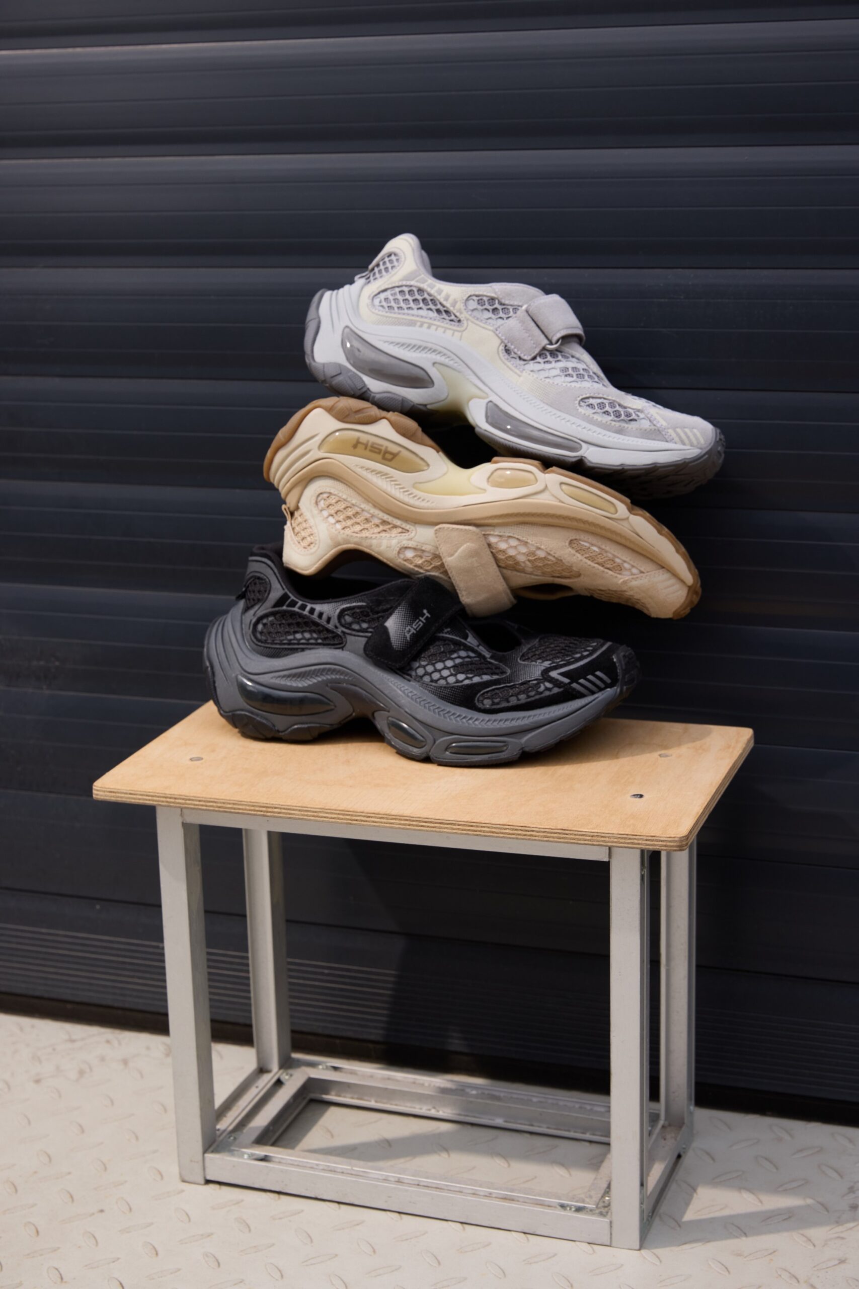 이번 시즌 눈여겨볼 슈즈, 아쉬의 ‘드레이크 메리제인 스니커즈’