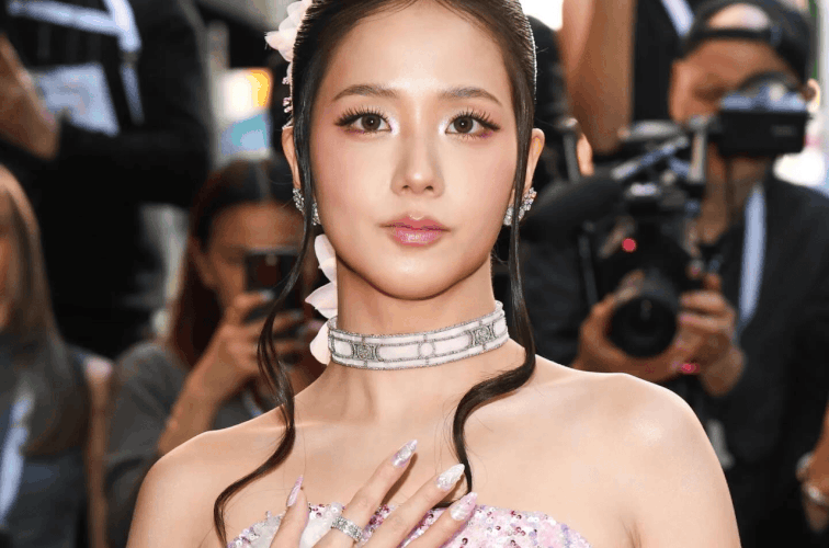 손끝에서 완성된 멧 갈라 뷰티 신