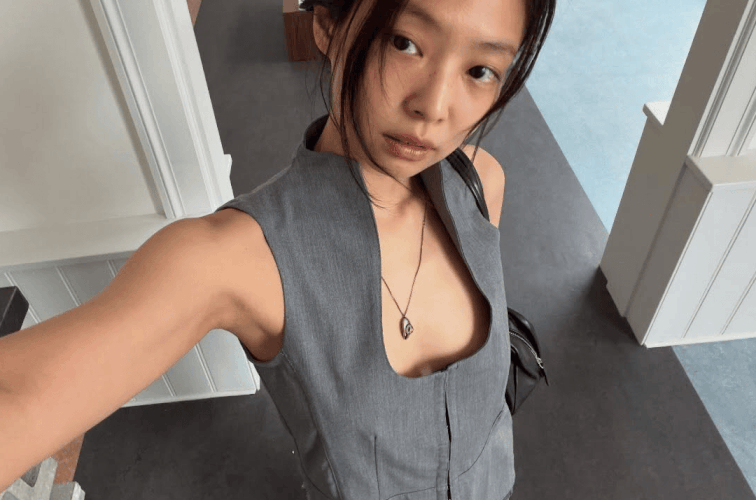 제니부터 강민경까지, 펜던트 목걸이 스타일링 4