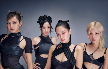 완전체로 돌아온 <b>블랙핑크</b>! 데뷔 <b>10주년 팬미팅</b>으로 되짚는 10년의 순간...