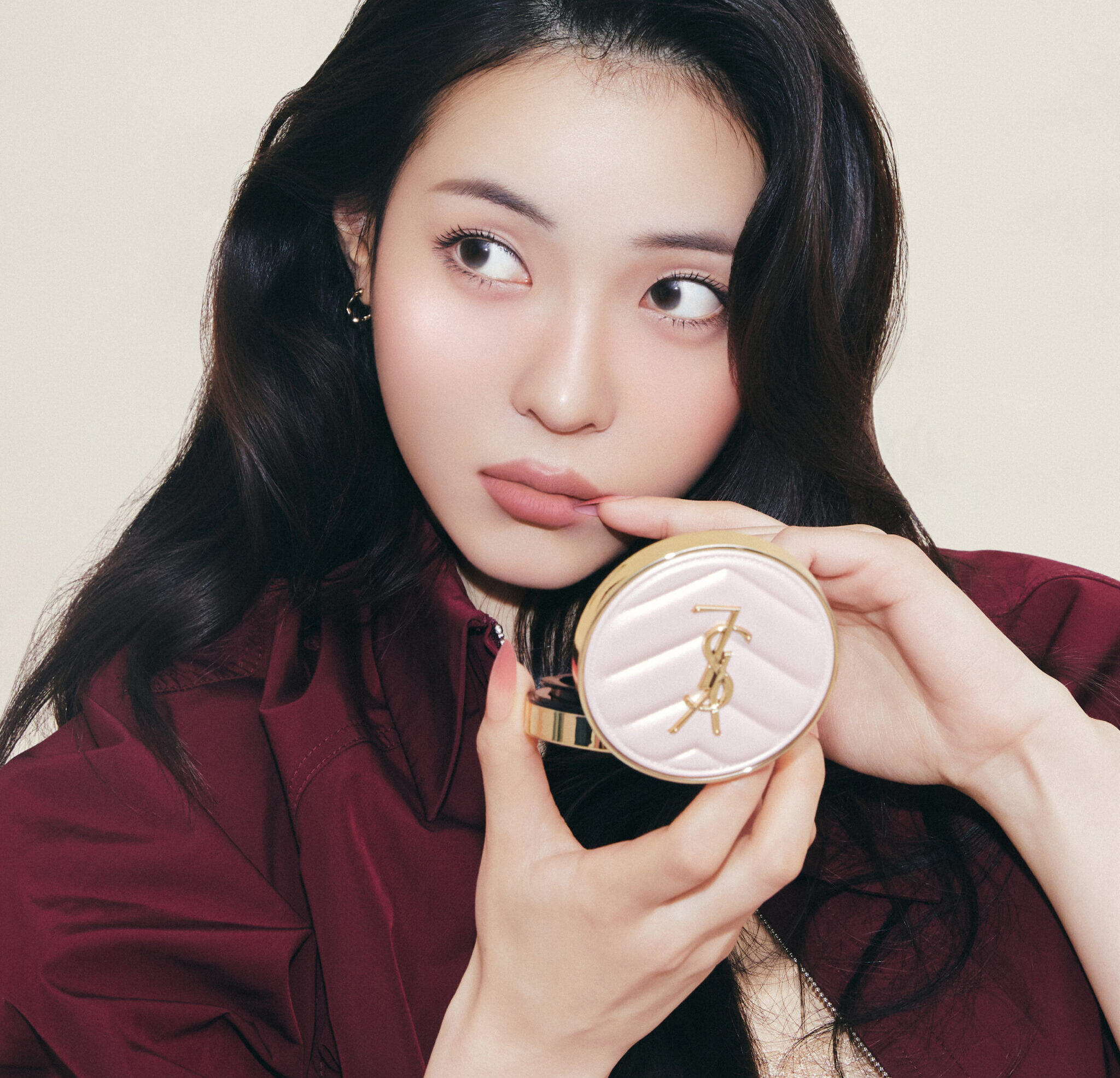 입생로랑 뷰티와 박현지의 메쉬 핑크 쿠션 화보