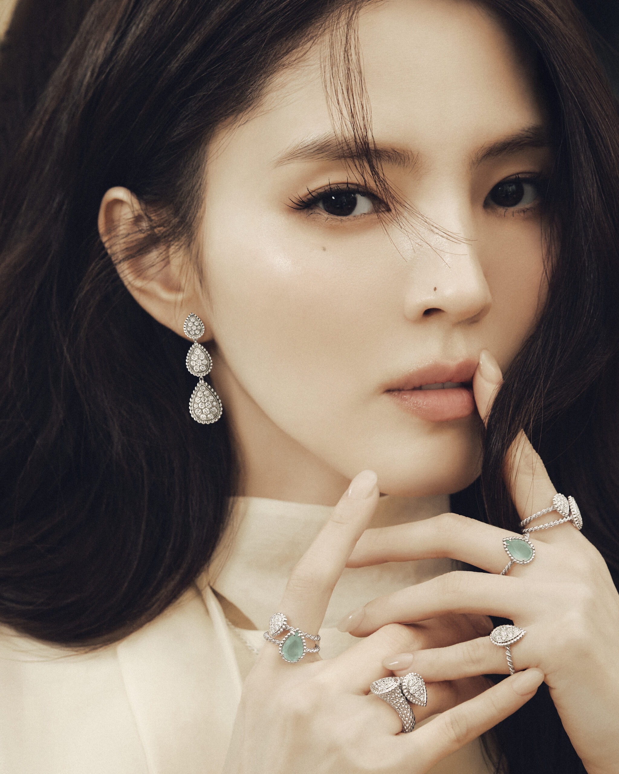 시간이 흘러도 빛나는 아이콘, 부쉐론과 한소희의 찬란한 만남